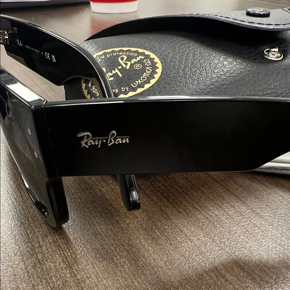 Ray-Ban Black Gloss Wayfarer Sunglasses - Picture 4 of 4